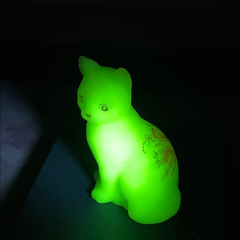 Fenton Burmese Uranium Custard Glass Cat Handpainted Roses Signed Artist Vintage
